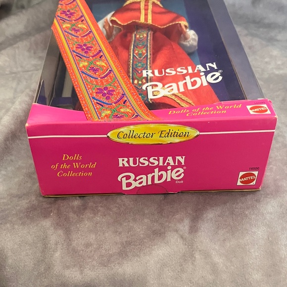 Mattel Russian Barbie in Red and Gold Attire - Picture 4 of 8